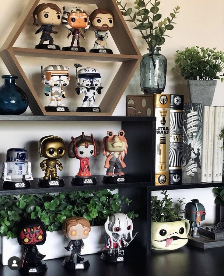 Полка Funko Pop по Star Wars