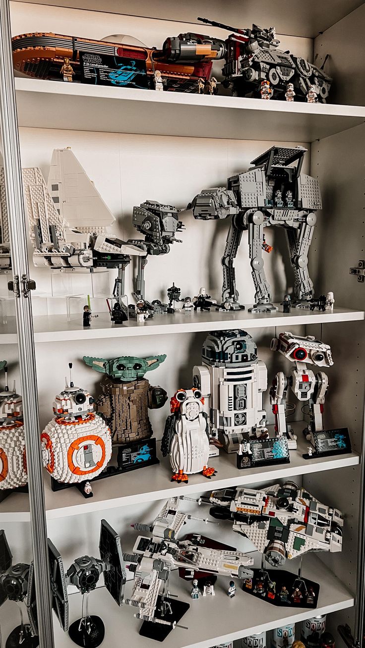 Витрина LEGO Star Wars: AT-AT, BB-8, Грогу, R2-D2