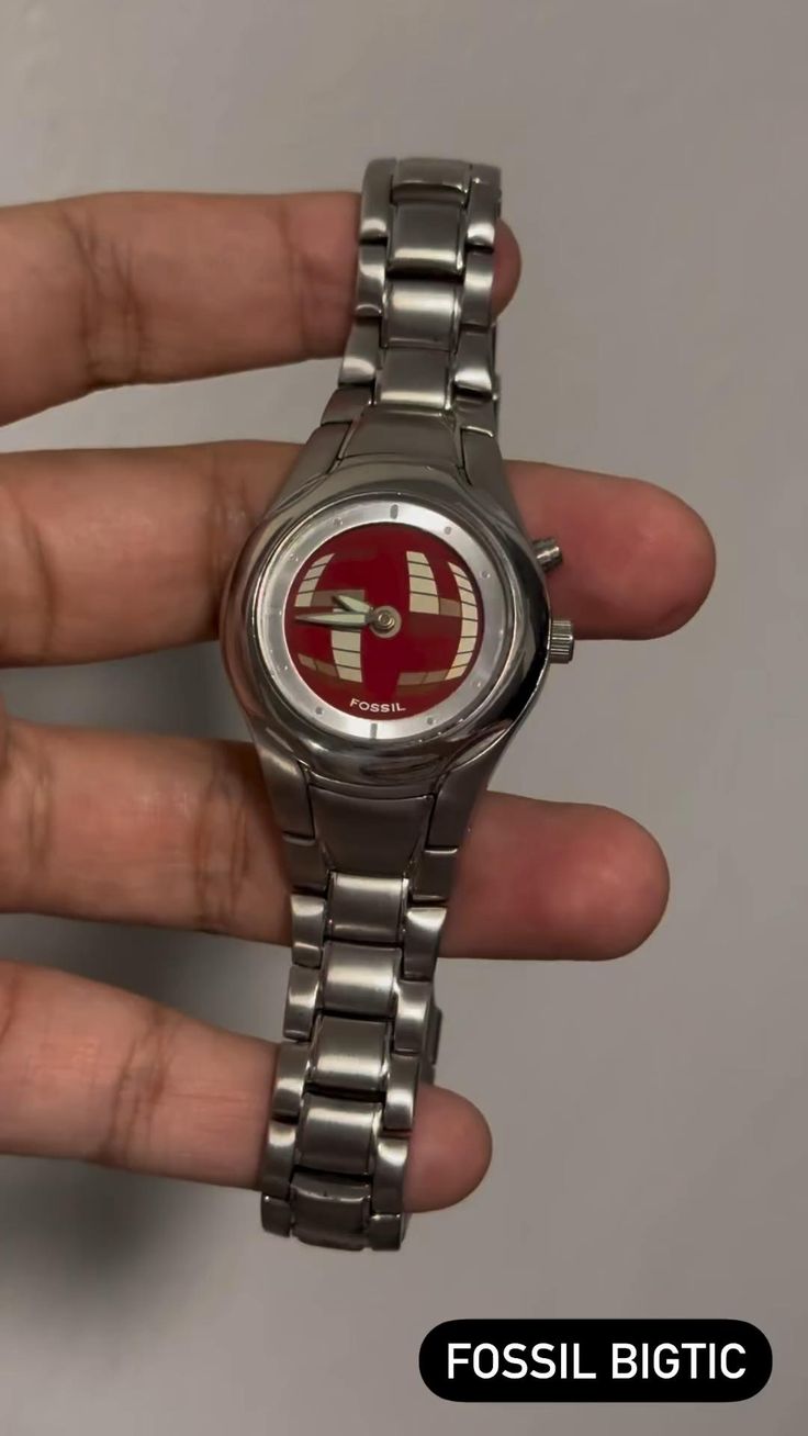 Часы Fossil Bigtic с красным циферблатом